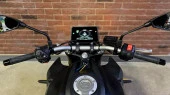 Protector de vidrio templado Pixsel en el velocímetro de la moto YAMAHA MT-07 Y-AMT 2025 - 7.9“