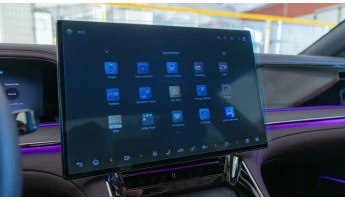 Protector de vidrio templado Pixsel en el monitor DENZA Z9 GT - 18“ 2025 -