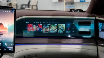 Protector de vidrio templado Pixsel en el monitor DENZA Z9 GT - 22.2“ 2025 -