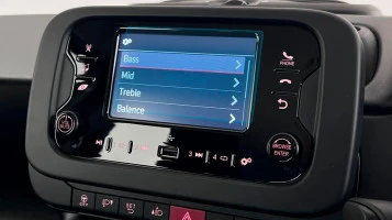 Protector de vidrio templado Pixsel en el monitor FIAT PANDA - 4.9“ 2021 -