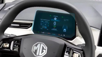 Protector de vidrio templado Pixsel en el panel de instrumentos MG 3 - 12.1“ 2024 -