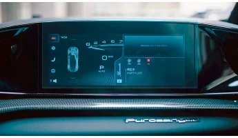 Protector de vidrio templado Pixsel en el monitor FERRARI PUROSANGUE - 11.9“ 2023 -