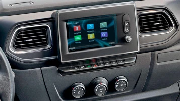 Protector de vidrio templado Pixsel en el monitor RENAULT MASTER - 6.9“ 2020 - 2023