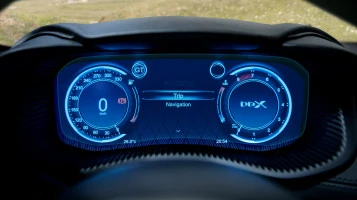 Protector de vidrio templado Pixsel en el panel de instrumentos ASTON MARTIN DBX - 11.9“ 2022 - 2024