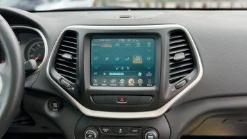 Protector de vidrio templado Pixsel en el monitor JEEP CHEROKEE KL - 8.2“ 2013 - 2023