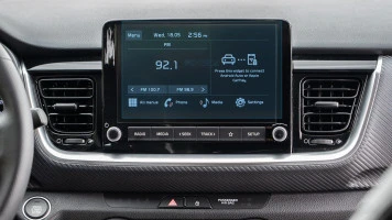 Protector de vidrio templado Pixsel en el monitor KIA STONIC - 8.9“ 2022 -