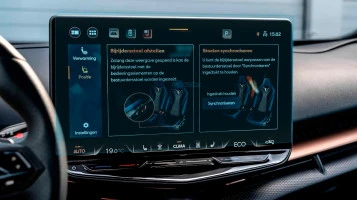 Protector de vidrio templado Pixsel en el monitor CUPRA TAVASCAN - 16“ 2024 -