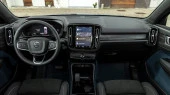 Protector de vidrio templado Pixsel en el monitor VOLVO C40 - 8.9“ 2021 - 2024