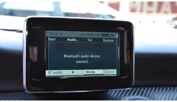 Protector de vidrio templado Pixsel en el monitor MERCEDES BENZ A-CLASS - 5.6“ 2013 - 2018