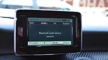 Protector de vidrio templado Pixsel en el monitor MERCEDES BENZ A-CLASS - 5.6“ 2013 - 2018