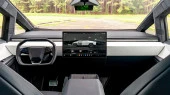 Protector de vidrio templado Pixsel en el monitor TESLA CYBERTRUCK - 19.3“ 2024 -