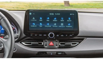 Protector de vidrio templado Pixsel en el monitor HYUNDAI i30 - 10.9“ 2020 -