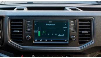 Protector de vidrio templado Pixsel en el monitor MAN TGE - 8“ 2017 - 2023