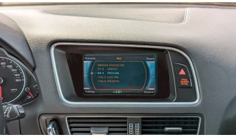 Protector de vidrio templado Pixsel en el monitor AUDI Q5 / SQ5 - 6.3“ 2012 - 2017