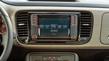 Protector de vidrio templado Pixsel en el monitor VOLKSWAGEN BEETLE - 6.2“ 2016 - 2019