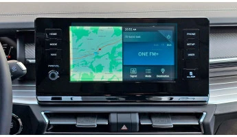 Protector de vidrio templado Pixsel en el monitor KGM TORRES - 8.9“ 2023 -