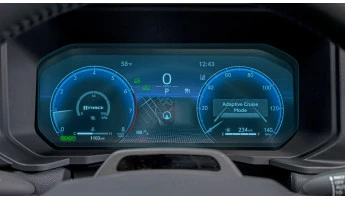 Protector de vidrio templado Pixsel en el panel de instrumentos TOYOTA PRADO - 12.4“ 2024 -