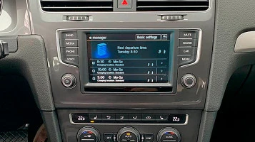 Protector de vidrio templado Pixsel en el monitor VOLKSWAGEN E-GOLF - 6.5“ 2014 - 2016