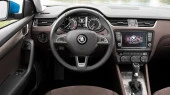 Protector de vidrio templado Pixsel en el monitor SKODA OCTAVIA - 8“ 2013 - 2016
