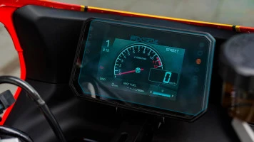 Protector de vidrio templado Pixsel en el velocímetro de la moto YAMAHA XSR900 GP 2024 - 7.9“