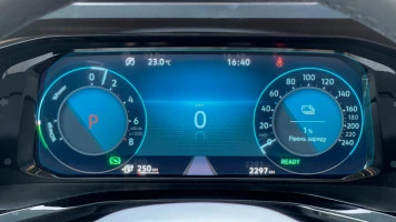 Protector de vidrio templado Pixsel en el panel de instrumentos VOLKSWAGEN MULTIVAN T7 - 10“ 2021 -