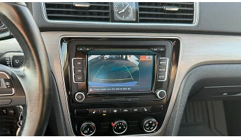 Protector de vidrio templado Pixsel en el monitor VOLKSWAGEN PASSAT - 6.3“ 2015 - 2019 (B8)