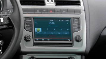 Protector de vidrio templado Pixsel en el monitor VOLKSWAGEN POLO - 6.5“ 2014 - 2017