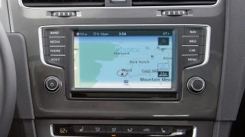 Protector de vidrio templado Pixsel en el monitor VOLKSWAGEN GOLF - 6.5“ 2013 - 2017