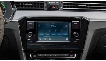 Protector de vidrio templado Pixsel en el monitor VOLKSWAGEN PASSAT - 6.5“ 2019 - 2022 (B8)