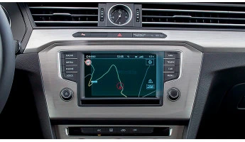 Protector de vidrio templado Pixsel en el monitor VOLKSWAGEN PASSAT - 6.5“ 2015 - 2019 (B8)