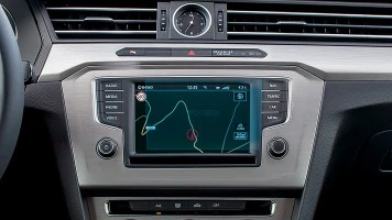 Protector de vidrio templado Pixsel en el monitor VOLKSWAGEN PASSAT - 6.5“ 2015 - 2019 (B8)