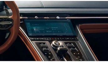 Protector de vidrio templado Pixsel en el monitor ASTON MARTIN DB12 - 11.2“ 2024 -