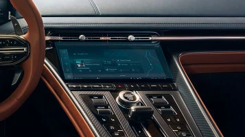 Protector de vidrio templado Pixsel en el monitor ASTON MARTIN DB12 - 11.2“ 2024 -