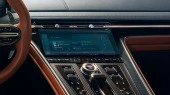 Protector de vidrio templado Pixsel en el monitor ASTON MARTIN DB12 - 11.2“ 2024 -