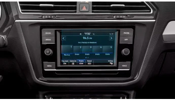 Protector de vidrio templado Pixsel en el monitor VOLKSWAGEN TIGUAN - 6.5“ 2019 - 2021