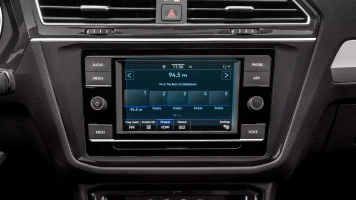 Protector de vidrio templado Pixsel en el monitor VOLKSWAGEN TIGUAN - 6.5“ 2017 - 2018