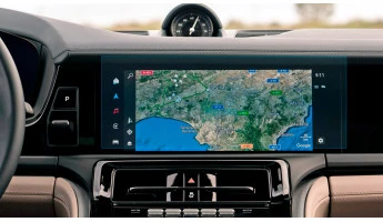 Protector de vidrio templado Pixsel en el monitor PORSCHE PANAMERA - 13.7“ 2024 -