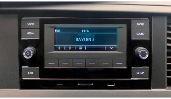 Protector de vidrio templado Pixsel en el monitor VOLKSWAGEN TRANSPORTER - 4.6“ 2021 - 2024