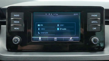 Protector de vidrio templado Pixsel en el monitor SKODA KAMIQ - 6.5“ 2023 -