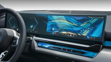 Protector de vidrio templado Pixsel en el monitor BMW 5 / M5 - 30.1“ 2023 - (G60, G61, G90)