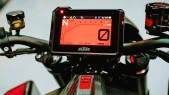 Protector de vidrio templado Pixsel en el velocímetro de la moto KTM Brabus 1500 R 6.8“