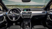 Protector de vidrio templado Pixsel en el monitor BMW X2 / X2M - 10.2“ 2018 - 2023 (F39)