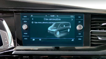 Protector de vidrio templado Pixsel en el monitor VOLKSWAGEN MULTIVAN T6.1 - 10.8“ 2019 - 2024