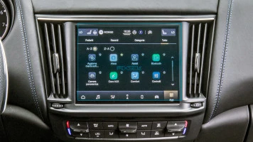 Protector de vidrio templado Pixsel en el monitor MASERATI LEVANTE - 8.5“ 2020 - 2024