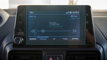 Protector de vidrio templado Pixsel en el monitor PEUGEOT PARTNER - 9.4“ 2018 - 2024