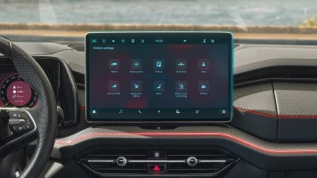 Protector de vidrio templado Pixsel en el monitor SKODA KODIAQ - 13.8“ 2017 - 2024