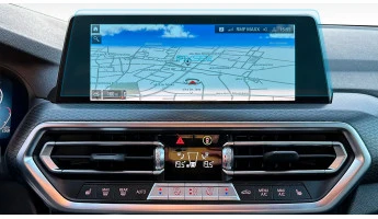 Protector de vidrio templado Pixsel en el monitor BMW X3 - 13.4“ 2022 - 2024 (G01)