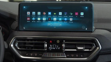 Protector de vidrio templado Pixsel en el monitor BMW X3 - 13.7“ 2022 - 2024 (G01)