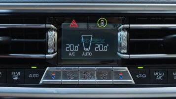 Protector de vidrio templado Pixsel para el control del clima BMW X4 - 2.9“ 2022 - (G02)