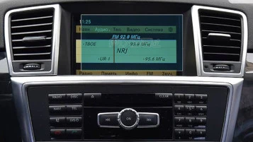 Protector de vidrio templado Pixsel en el monitor MERCEDES BENZ ML-CLASS - 6.9“ 2011 - 2015